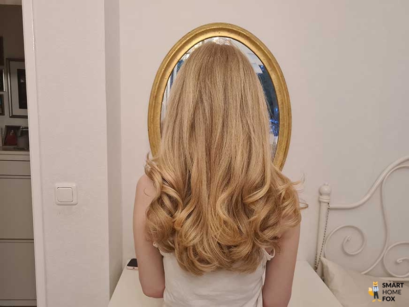 Man sieht die Locken, die mit dem Dyson Airwrap gemacht wurden.